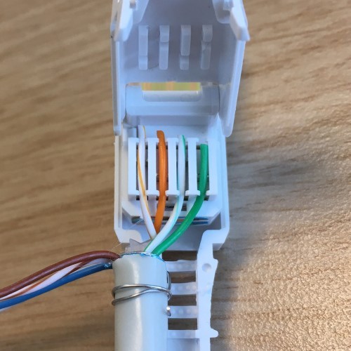 Toolless RJ45 Connector monteren?