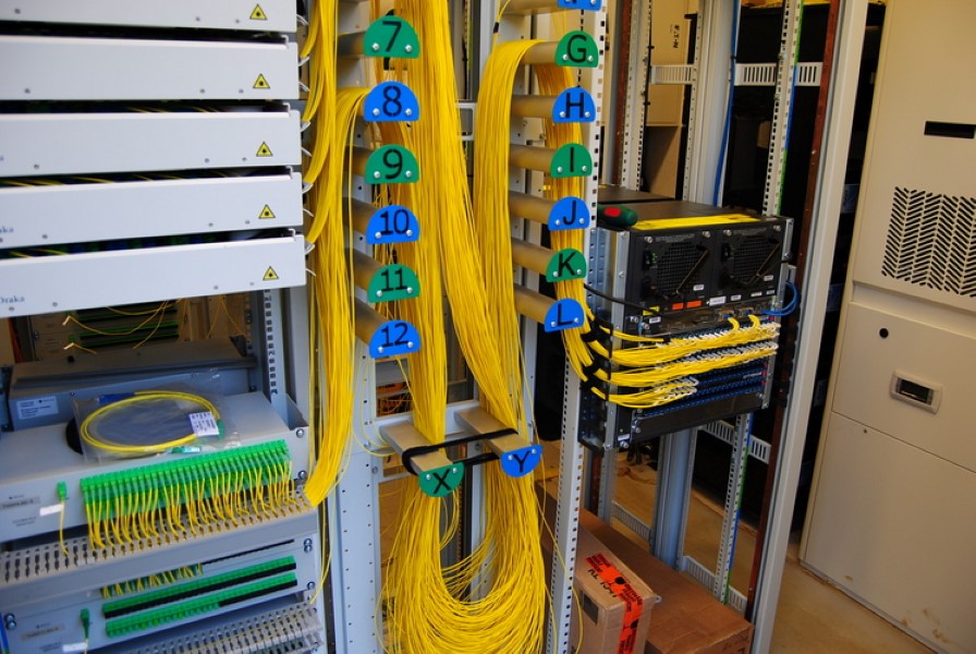 Glasvezel aansluiten in huis, hoe zit dat nou precies? Glasvezel aansluiten in huis, hoe zit dat nou precies?